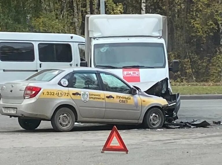 Газель Академ. Авария в Академгородке морской проспект. Пд восток новосибирск