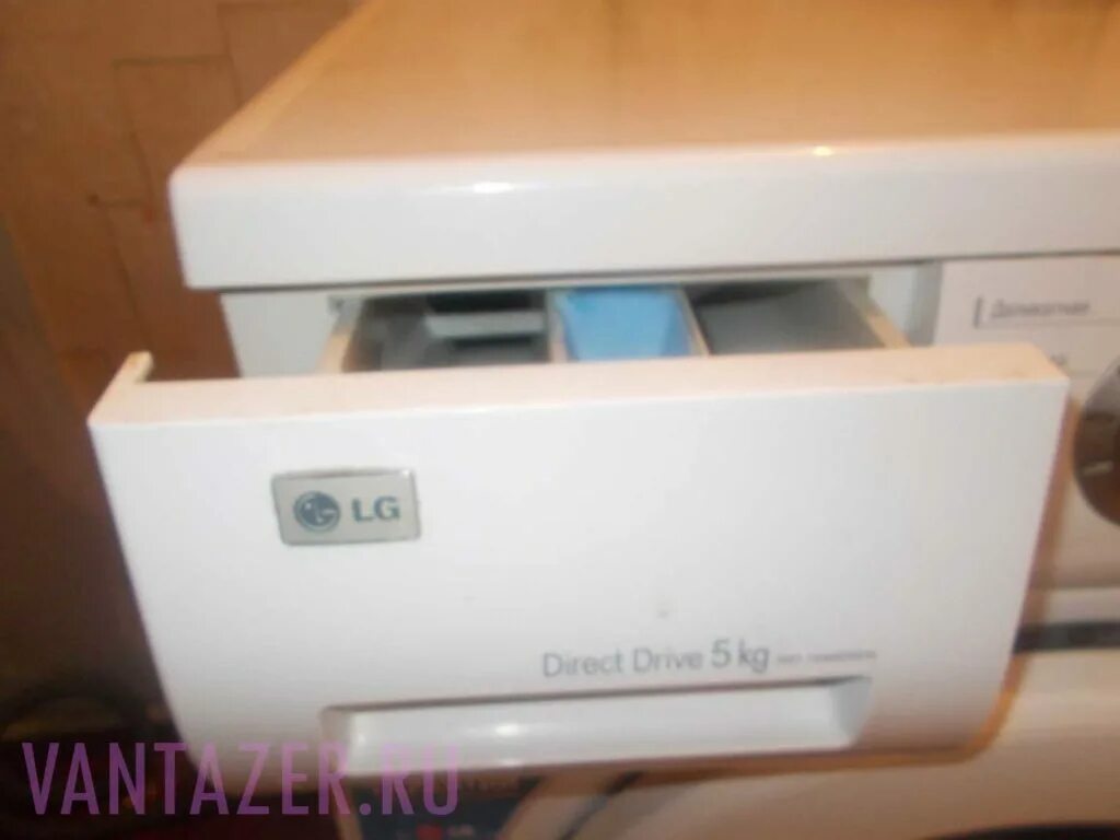 Известковый налет с пластика стиральной машины. Лоток для порошка в стиральной машине. Чем убрать известковый налет с пластика стиральной машины. Известковый налет на пластике. Стирка лоток машинки.