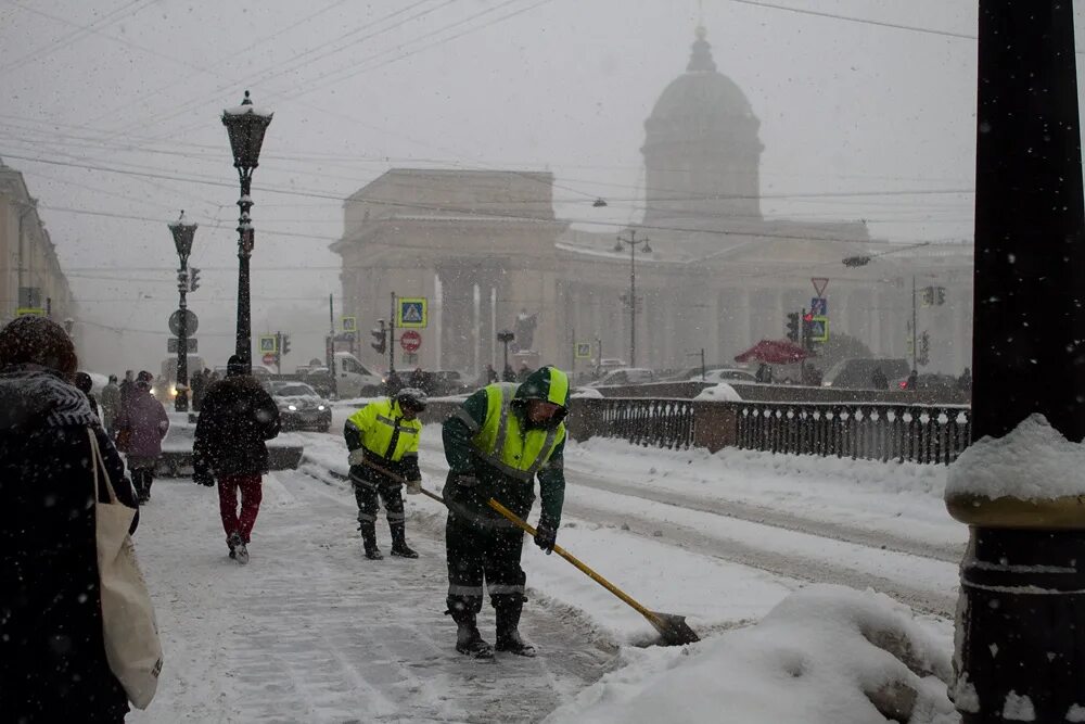 Какая сегодня в спб. Снегопад в Петербурге. Снег в Петербурге сегодня. Снегопад в Петербурге сегодня. Снегопад в СПБ сейчас.