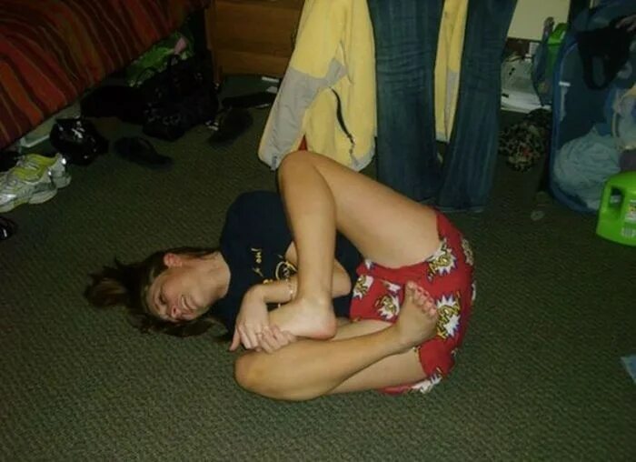 Пьяные девчата. Пьяные девчата. Женщина и алкоголь. Пьяные девчата. Девушка бухает.