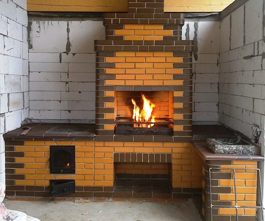 Угловая барбекю из кирпича. Барбекю из кирпича с казаном. Фото казанов из кирпича. Кирпичное барбекю с казаном. Смотреть фото казан мангал из кирпича своими руками.