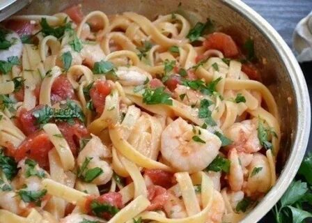 Паста с креветками и овощами