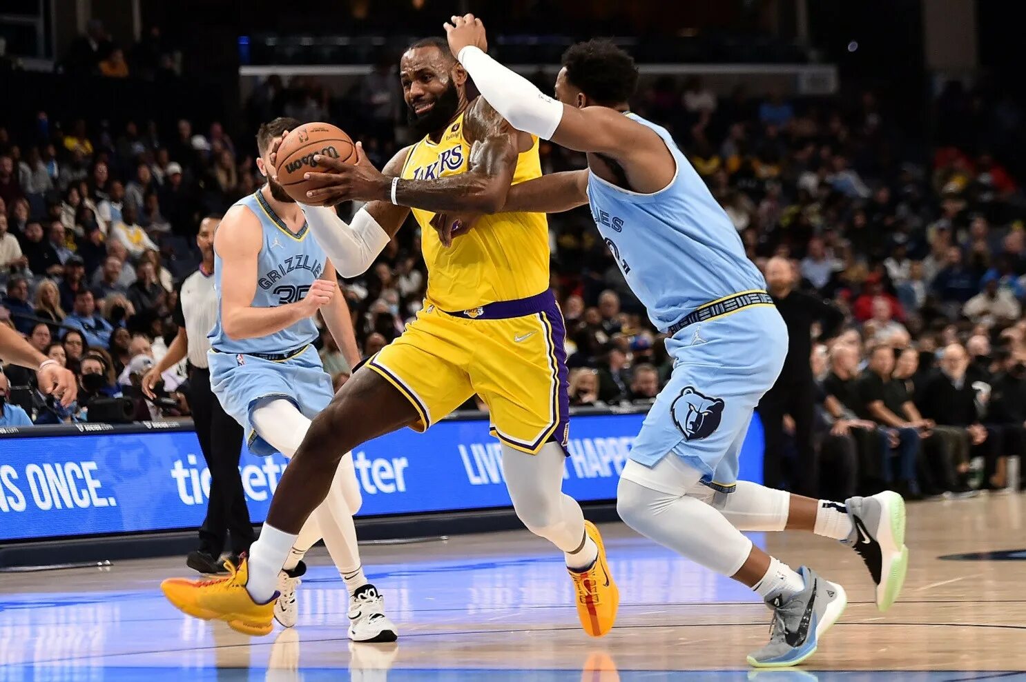 Memphis Grizzlies vs Lakers. Лейкерс Сан Антонио. Лейкерс Миннесота Леброн. Лос анджелес лейкерс атланта хокс матч