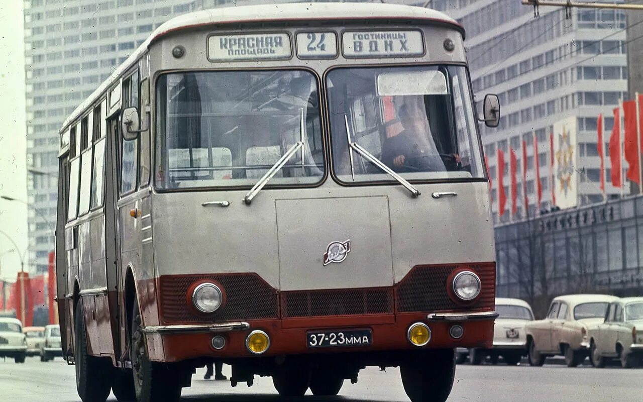 Советский общественный транспорт. Троллейбус ЛИАЗ 677. ЛИАЗ-677 автобус. Автобус ЛИАЗ СССР. ЛИАЗ 677 гармошка.