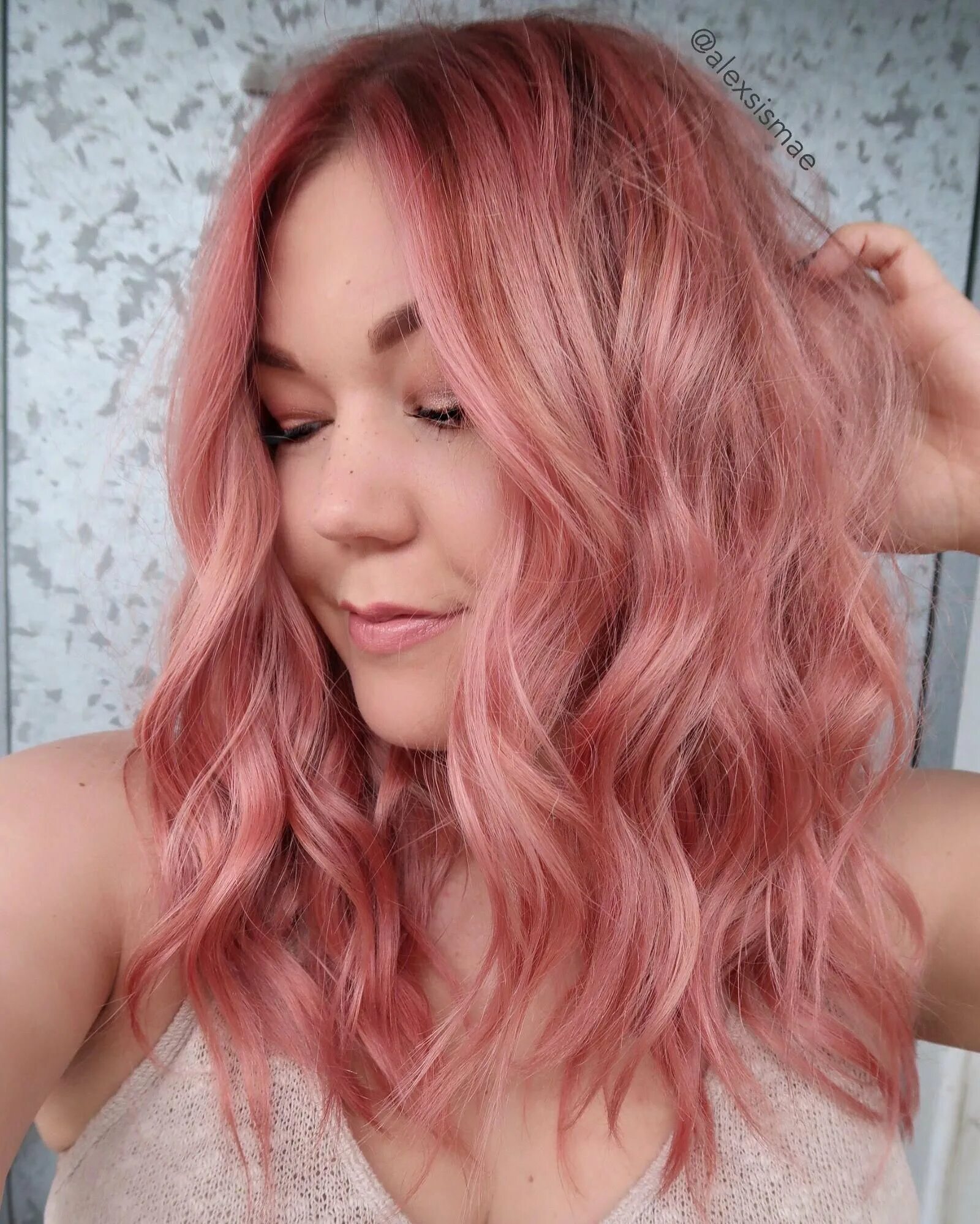 Розовое дерево волосы. Тоника Rose Gold. Тоника Gold Pink. Розовый цвет волос. Тоник для волос розовый.