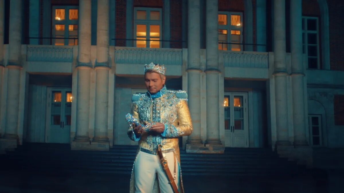 Два венца на карете. Басков карета. Басков на коне. Клипы баскова. Басков два венца на карете кто снимался в клипе.