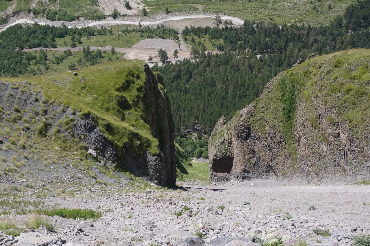 Ущелье волчьи ворота чибий. Перевал волчьи ворота абадзехская. Ущелье волчьи ворота краснодарский край. Медвежьи ворота чибий. Волчьи ворота туапсе.