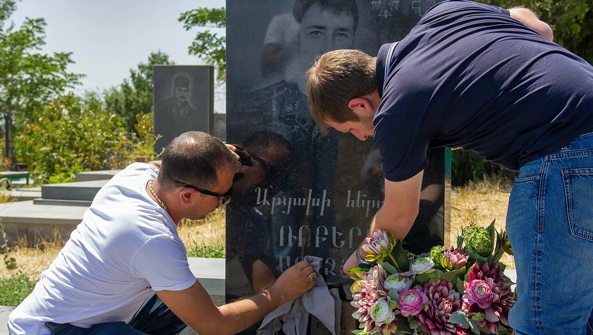 Армения умирает. Ераблурроьерт Абаджян. Кладбище в Ереване Ераблур.