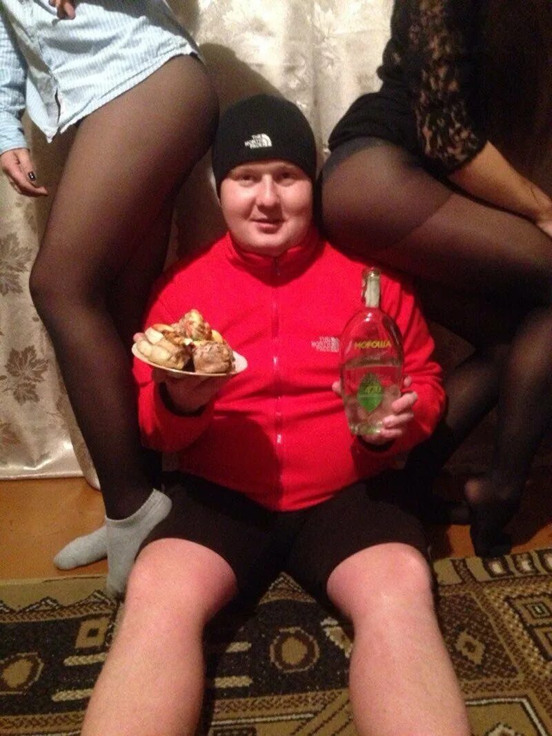 дебилы из социальных сетей. придурки из соцсетей. пары из социальных сетей. идиоты в социальных сетях. дебилы в социальных сетях.