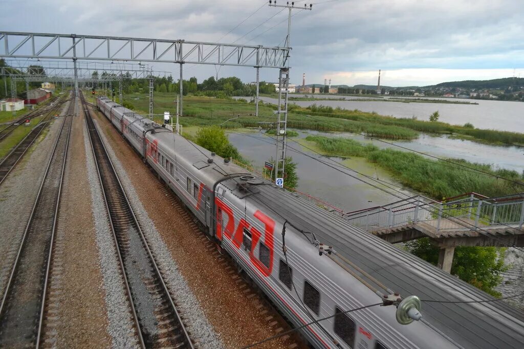 Электричка качканар нижний тагил. Смычка нижний тагил электричка. Ласточка качканар электричка. Екатеринбургская городская электричка. Электричка качканар.