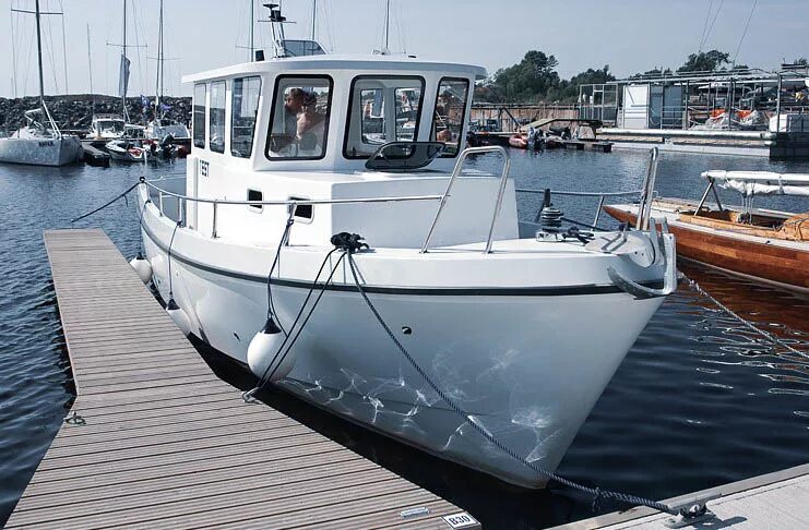 Навашино завод окская судоверфь. Катера верфь. Катера верфь. Катера верфь. Лодки псковской верфи.