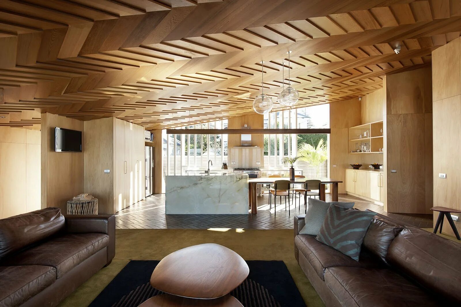 Деревянный потолок. Необычная отделка потолка. Дизайнерский потолок из дерева. Красивые деревянные потолки.