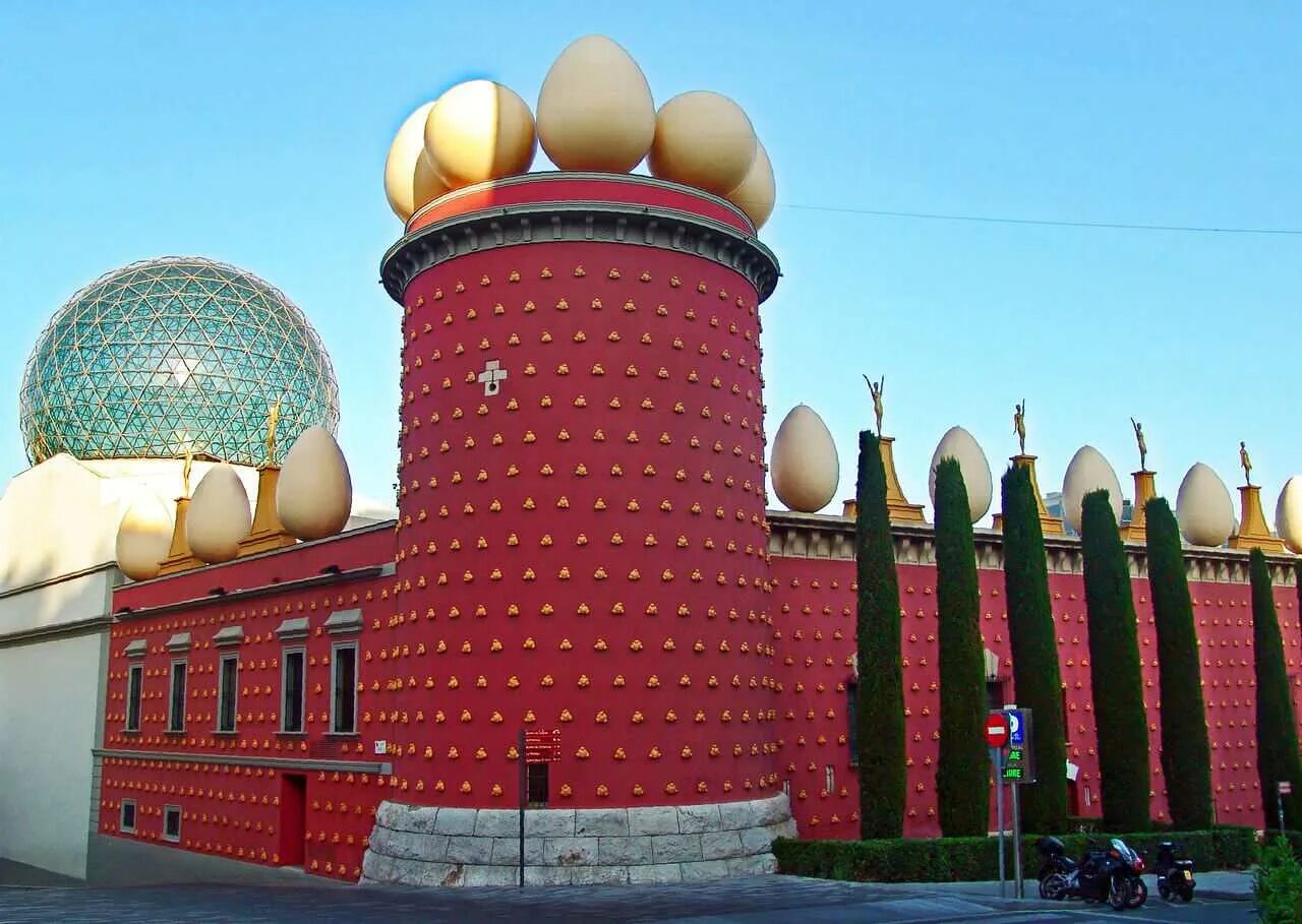 Дом музей сальвадора дали фигерас. Фигерас музей сальвадора. Дом музей сальвадора дали в фигерасе. Дом сальвадора дали. Театр-музей сальвадора дали в фигерасе.