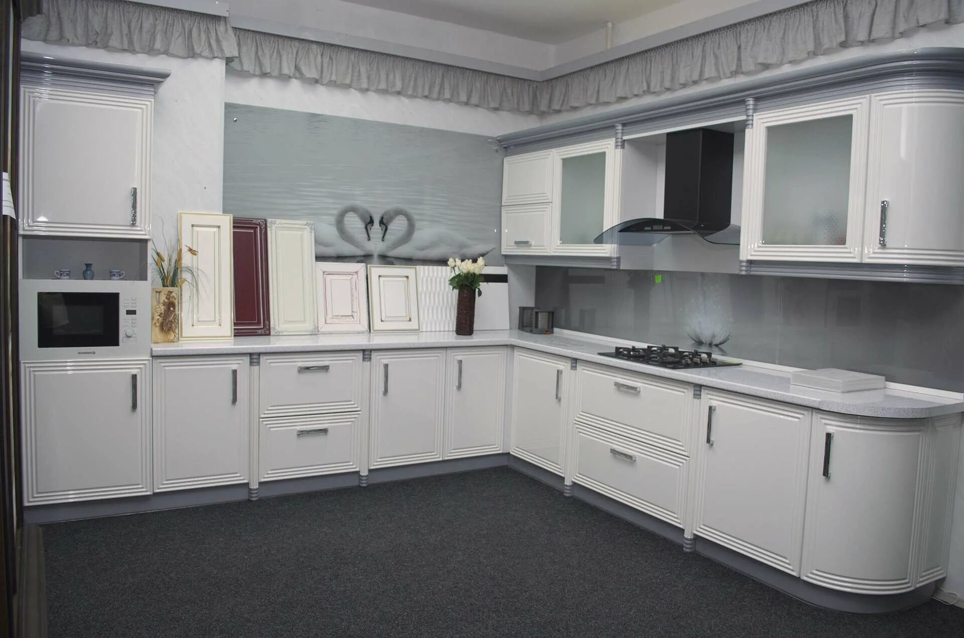 Кухни. Кухня британика атлас люкс. Кухни кучина. Ариста кухни. Luxury decor brown 25x80.