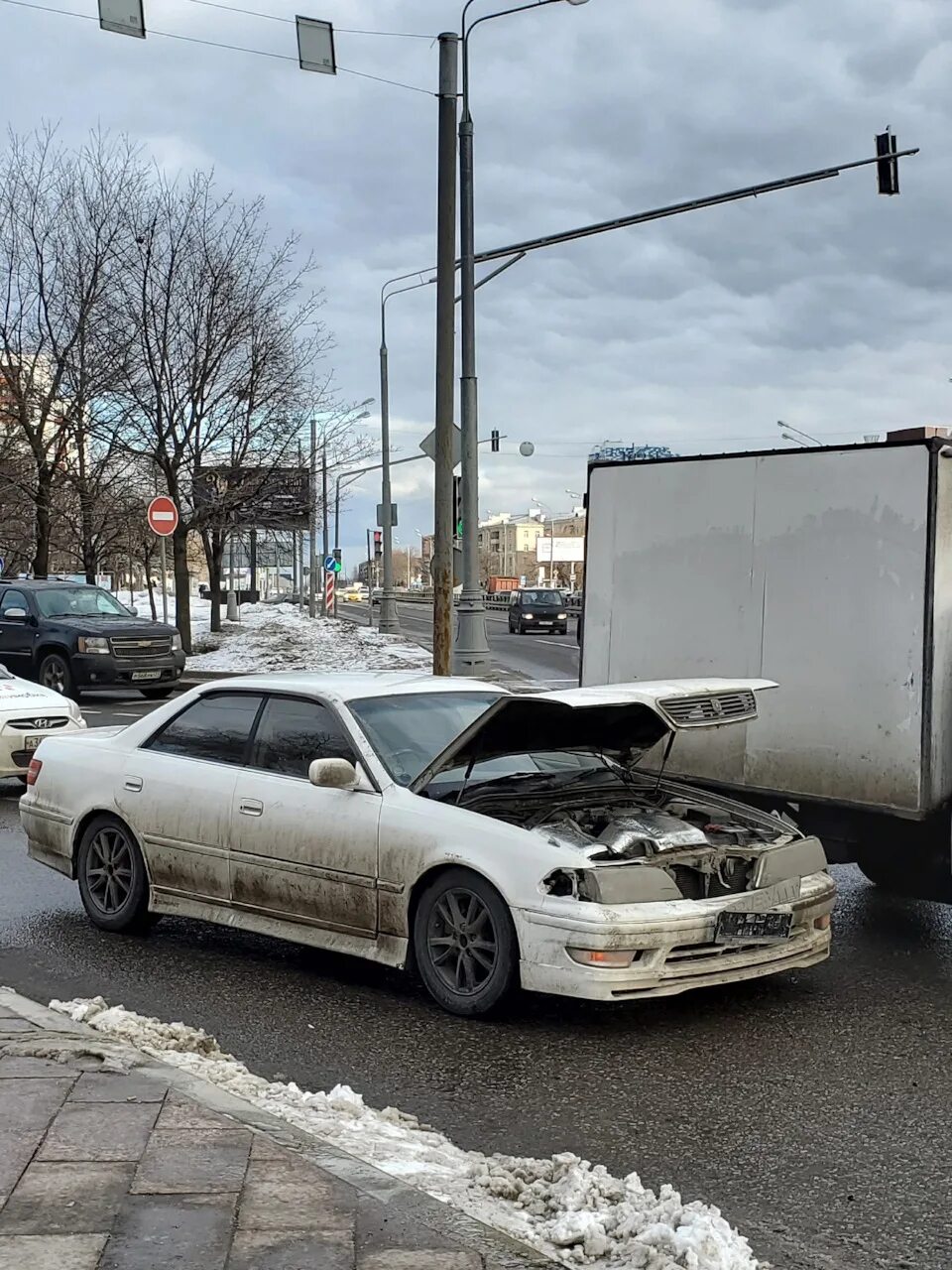 Разбил марка. Toyota Mark 2 100 разбитый.