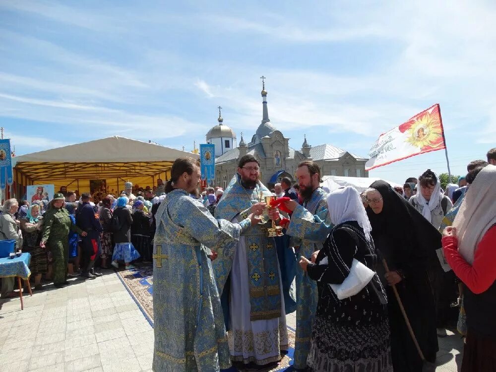 Храм воздвижения креста господня ставрополь. Что такое пассия в храме служба. Службы. Храм на улице голенева ставрополе. Крестный ход белогорский монастырь.