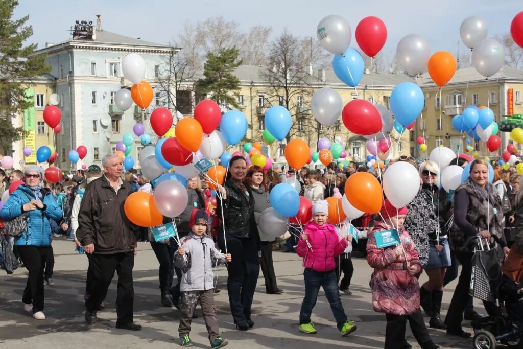 Демонстрация 1 мая в Озерске. Праздник весны и труда демонстрация. 1 Мая в городе. 1 Мая праздник весны и труда демонстрация.