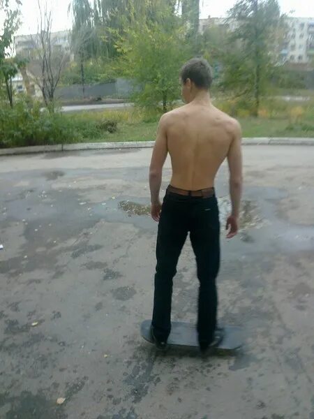 закачанзакачанная спина. широкие спины парней. широкие плечи мужские сзади. закачанзакачанная спина. накаченная спина мужская.