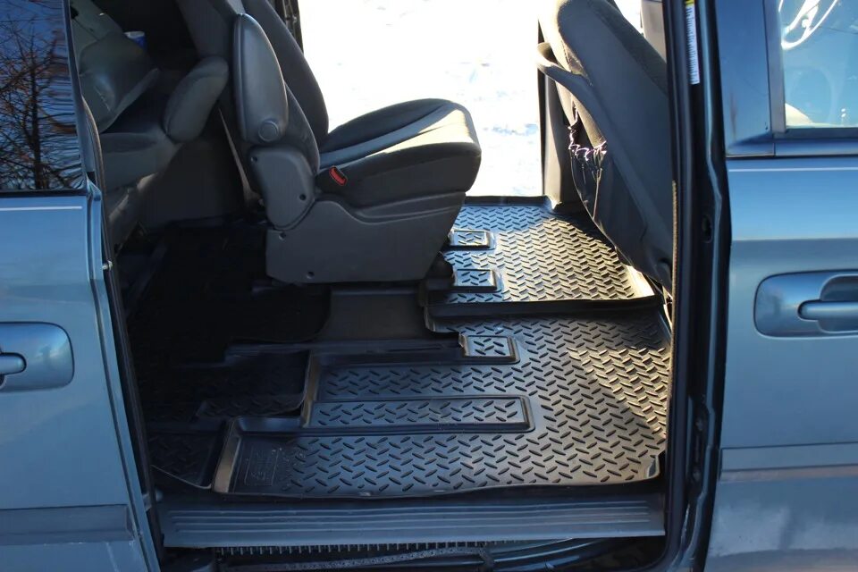 Коврики додж караван. Коврики dodge grand caravan 4. коврики в салон додж гранд караван. эва коврики chrysler voyager 4. коврики крайслер вояджер 2.