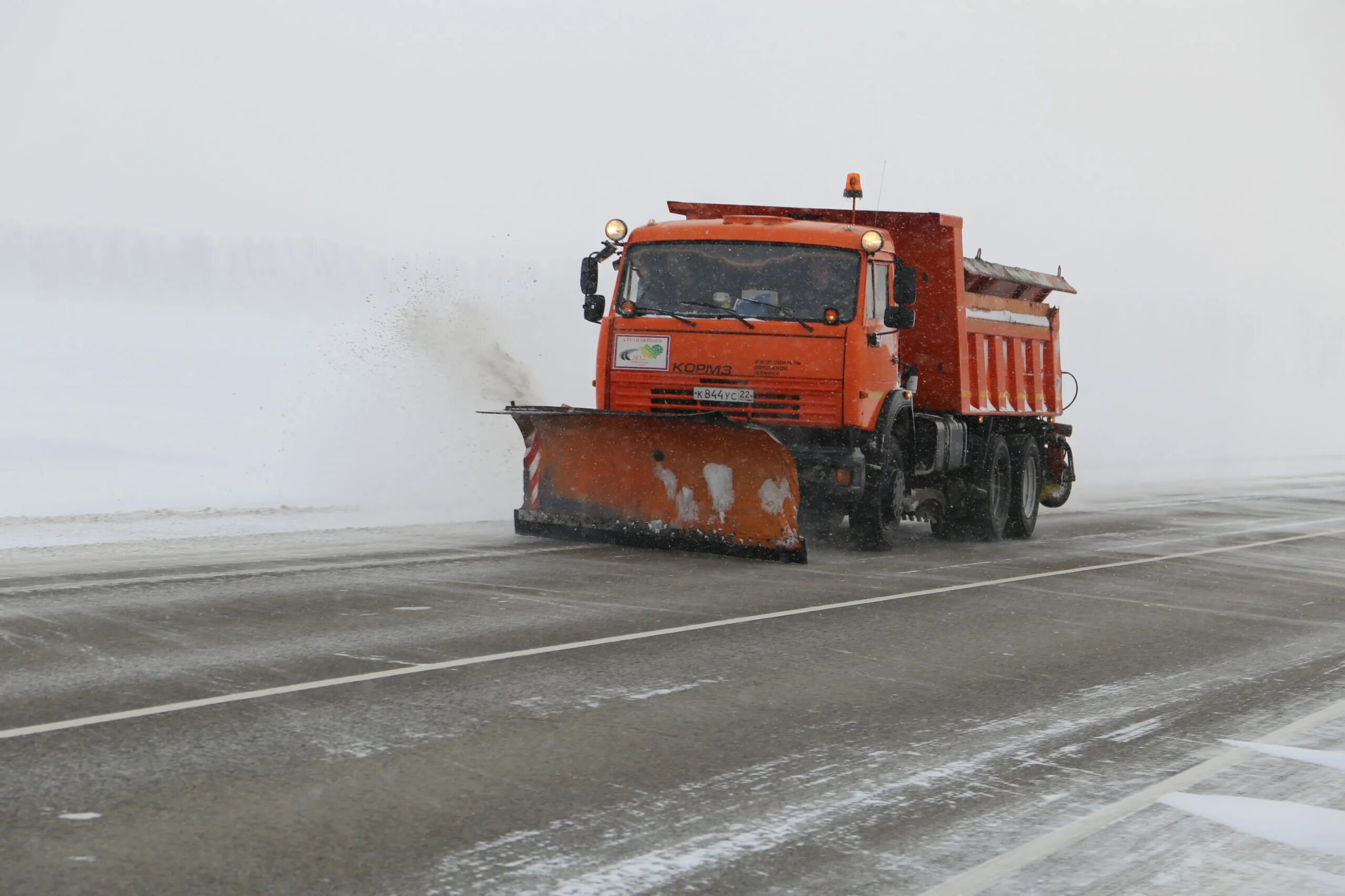 чуйский тракт стройсервис. грузовик в горах. спецтехника республика алтай. чуйский тракт перевал чике таман. пмс 109 агрыз руководитель.