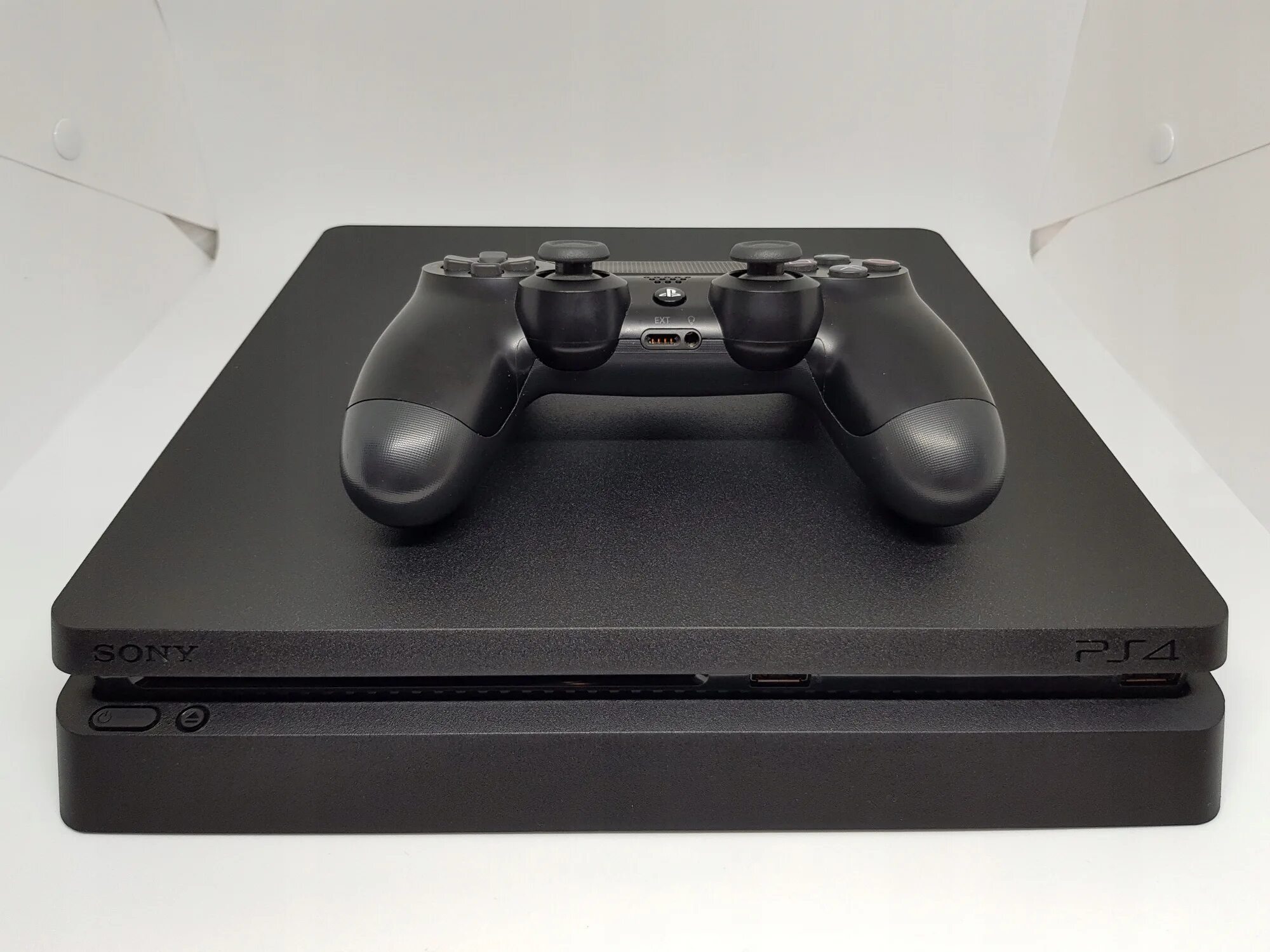 Sony playstation slim отзывы. Сони ПС 4 слим. Sony ps4 Slim 1tb. Sony PLAYSTATION 4 Slim 1tb + 2. Sony PS 4 Slim 500.