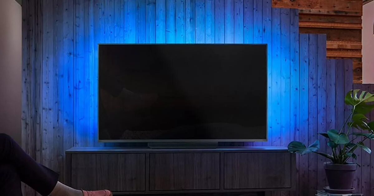 Iffalcon телевизор 65. Телевизор Philips Ambilight 2010 года. Филипс эмбилайт 2010 год. Телевизор филипсамбилайт 2005 года.