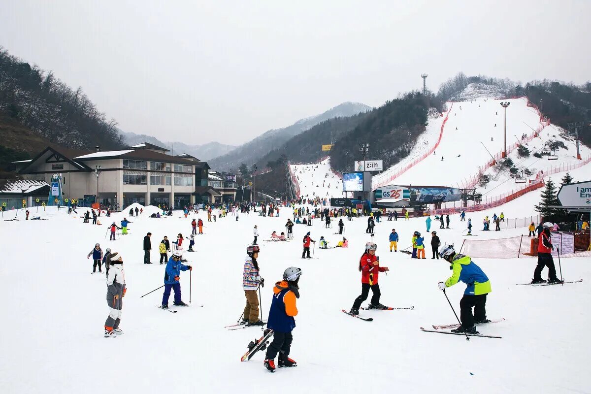 Северная корея горнолыжный курорт. Пхенчхан Корея. Южная Корея лыжные курорты. Канвондо Южная Корея. Канвондо Южная Корея горы.