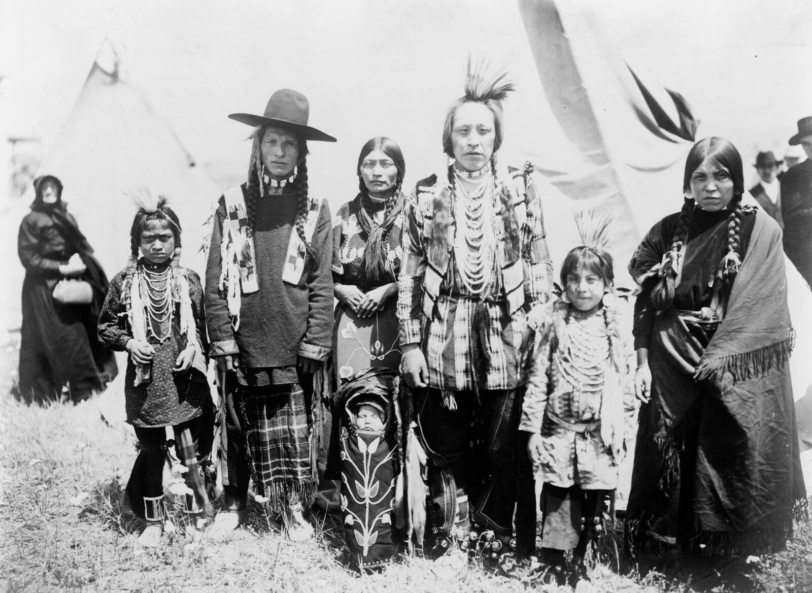 Индейское племя запада. Индейцы сиу. Квакиутль племя. Индейцы северной америки 19 века. Команчи индейцы.