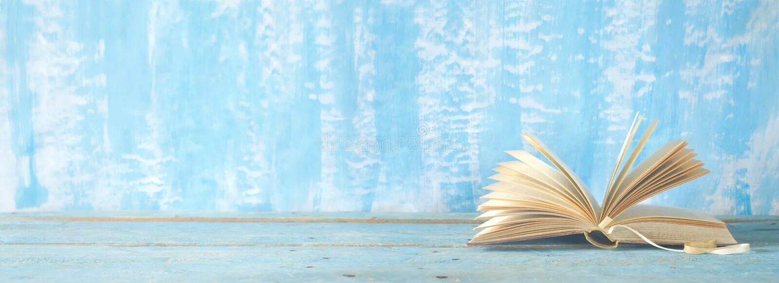 Фон для презентации книги. Книжки на прозрачном фоне. Библиотека фон. Книга на прозрачном фоне. Фон для презентации книги.