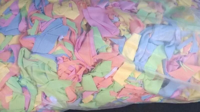 обрезь ткани. обрезки ткани. тканевые лоскуты. лоскут хб. лоскут хлопчатобумажной ткани.