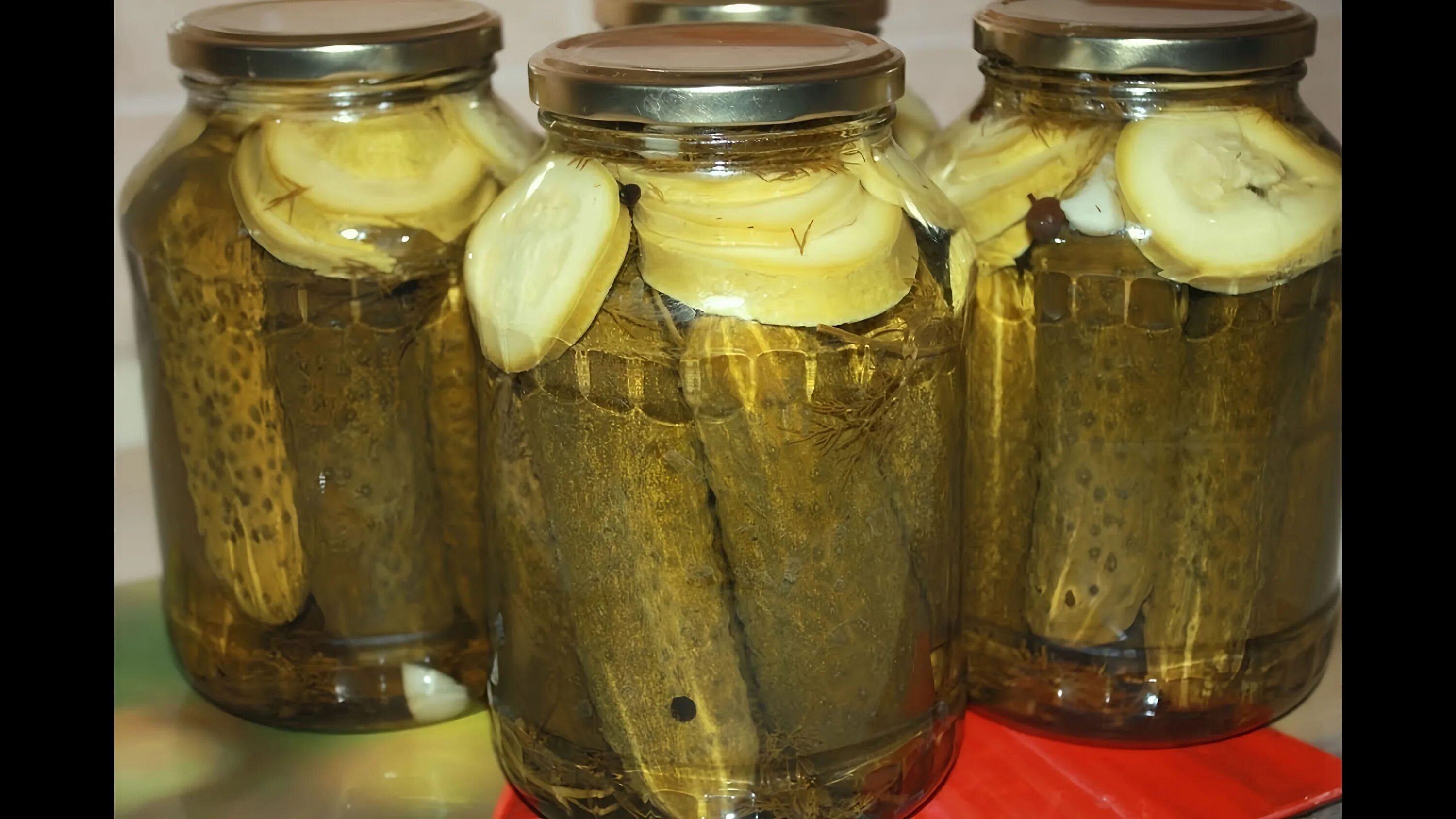 Маринованные ассорти рецепт на зиму хрустящие. Огурцы с кабачками на зиму. консервированные кабачки. маринованные огурцы с кабачками. кабачки в банке на зиму.