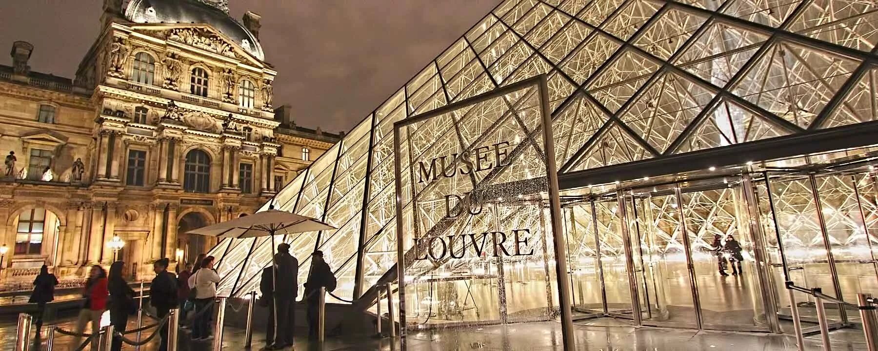 Сгорел лувр в париже 2024. Лувр резиденция королей Франции. Лувр Париж внутри. Лувр риволи станция метро. Лувр Возрождение