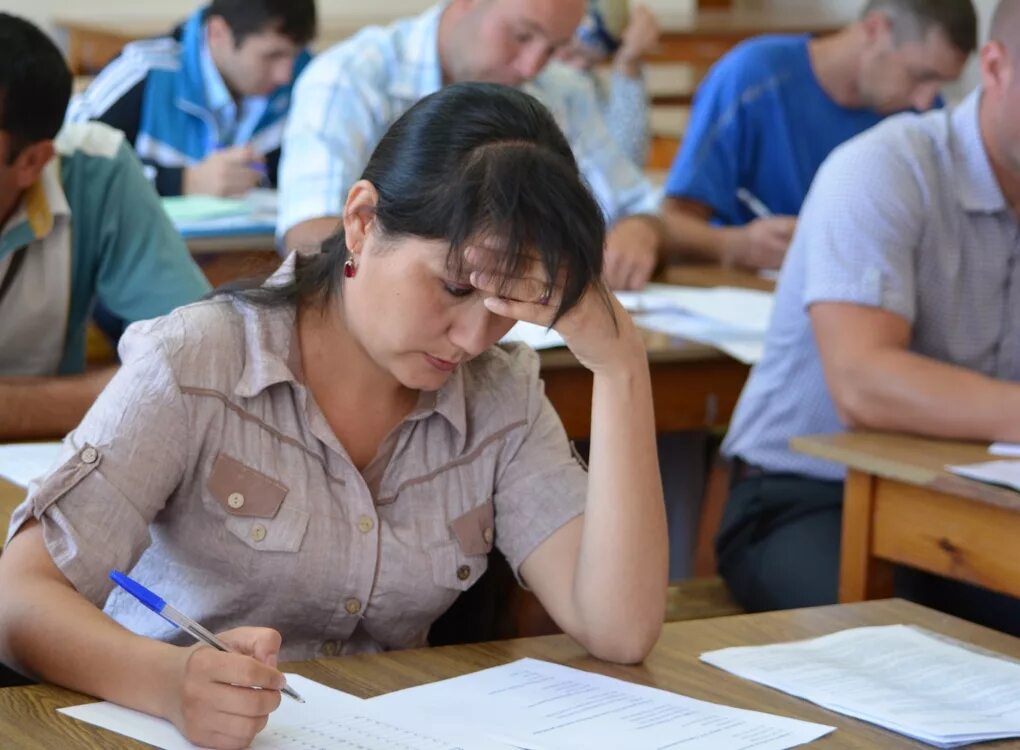 Сдать экзамен по русскому для гражданство. Тестирование мигрантов. Экзамен для мигрантов. Русский язык для мигрантов. Тестирование по русскому языку для мигрантов.