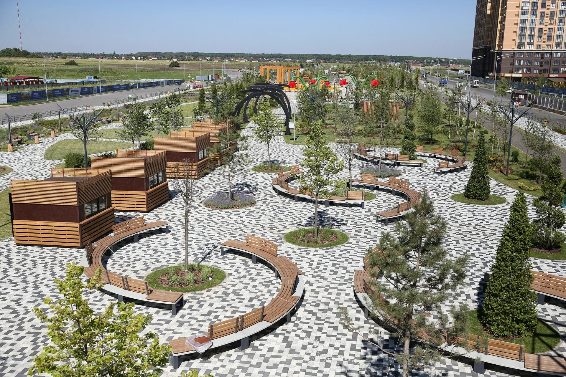 Новый парк в артеме. Новый сквер в ставрополе 2022. Благоустройство территории. Сквер героев россии на улице ивана щипакина в ставрополе. Новый парк у горбатова моста.