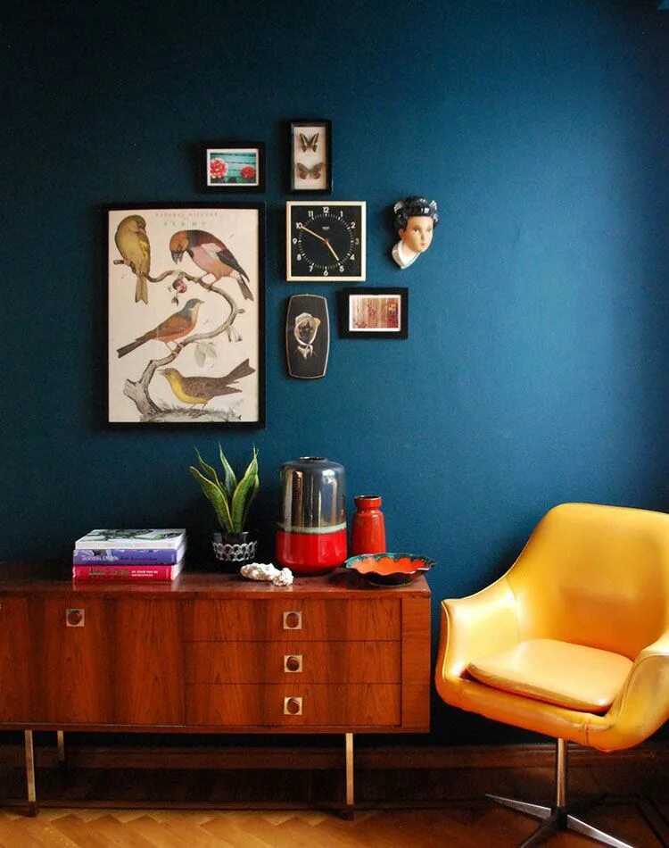 Цвет стен. Синие стены в интерьере. Сочетание цветов в интерьере кабинета. Ретро интерьер. Paint my room