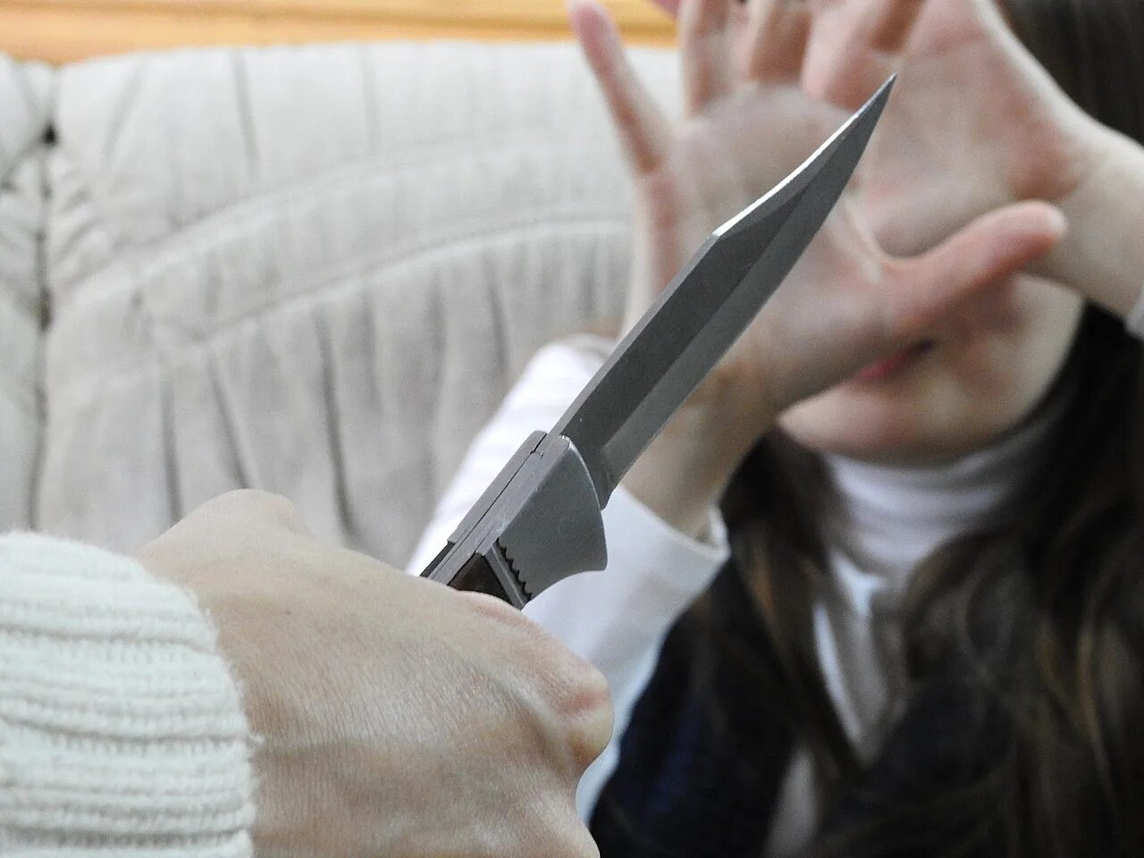 Угрожающий нож. Угрожающий нож. Угрожающий нож. Угрожающий нож. Угрожающий нож.