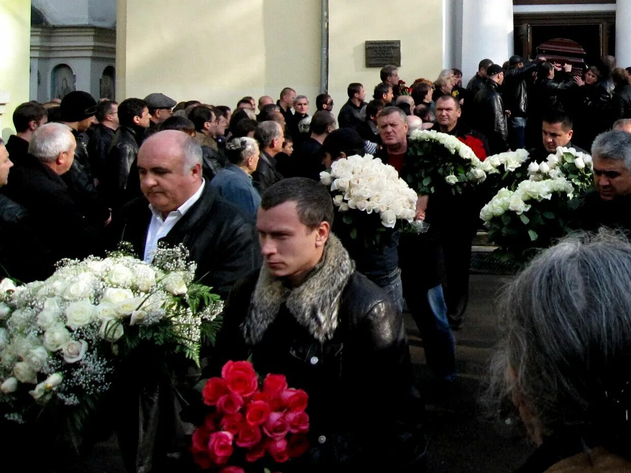 Япончик похоронен. Иваньков Япончик похороны. Похороно Иванова Япончика. Дед Хасан похороны Япончика.