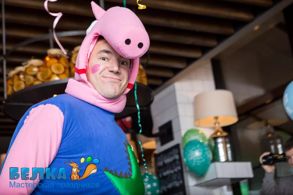 Пеппа аниматоры. Свинка пеппа ростовая кукла аниматор. Пеппа аниматоры. Свинка пеппа костюм аниматора. Свинка пеппа аниматор.