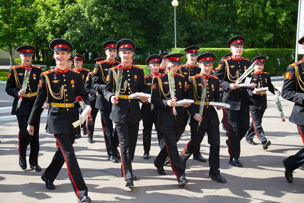 Военном отзывы. Московское музыкальное Суворовское военное училище. Курсанты Московское военно-музыкальное училище. Московское военно-музыкальное училище выпускной. Выпускники военных училищ.