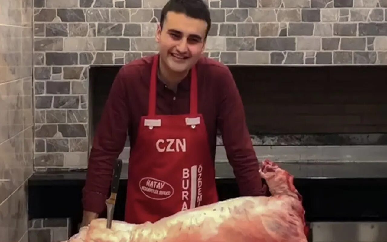 Бурак повар из турции что случилось. Турецкий повар бурак оздемир. бурак шеф-повар. czn burak повар. повар бурак оздемир слепой.