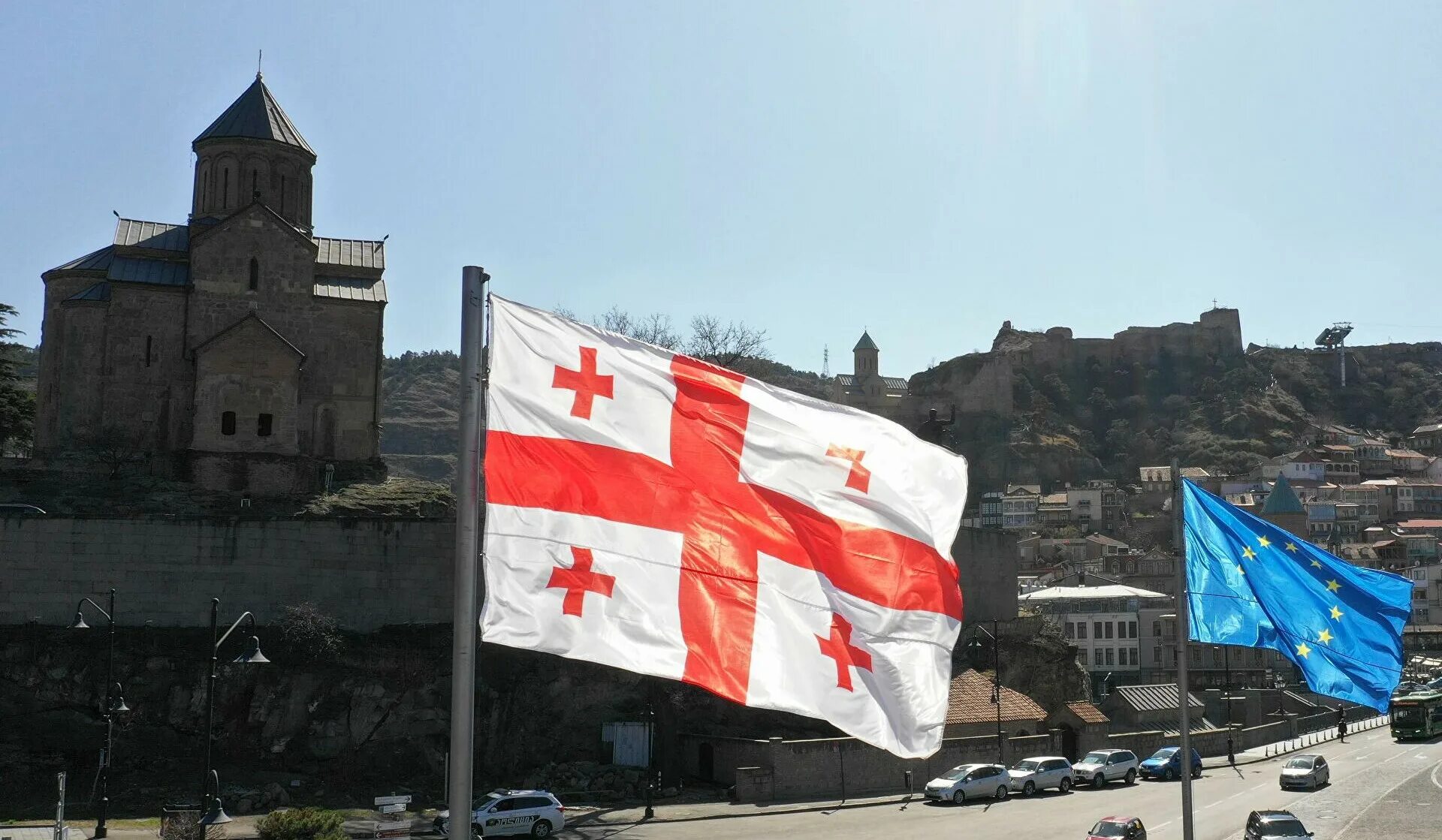 Конец грузии. Тбилиси флаг Georgia. Грузия 2023. Флагшток Грузии Тбилиси. Флаг Грузии 2022.