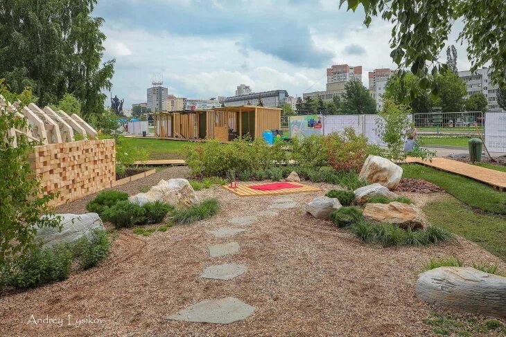 Бочка и точка пермь сады над камой. Пермь парк. Сад медовый пермь. Сквер миндовского березники. Парк миндовского пермь зимой.