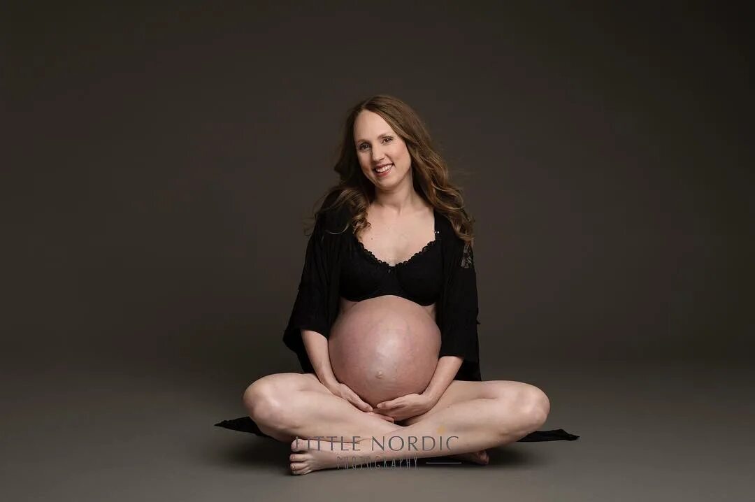 Беременность большая голова. Самые беременные женщины. Самые большие животы у беременных.