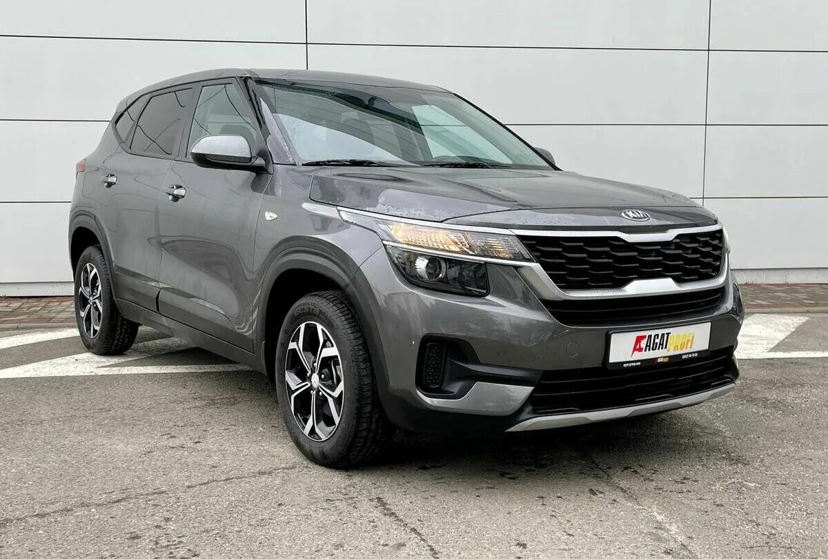 Кия селтос. Кия селтос черная с черными фарами. Kia seltos белый. 6 at. Киа селтос 2021 мокрый асфальт.