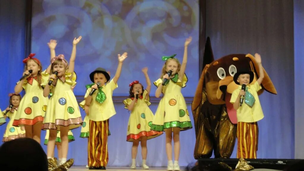 студия эстрадного вокала. образ для ведущей праздника. уроки гитары в дзержинске. вокал дзержинск. платья для девушек вокальных коллективов.