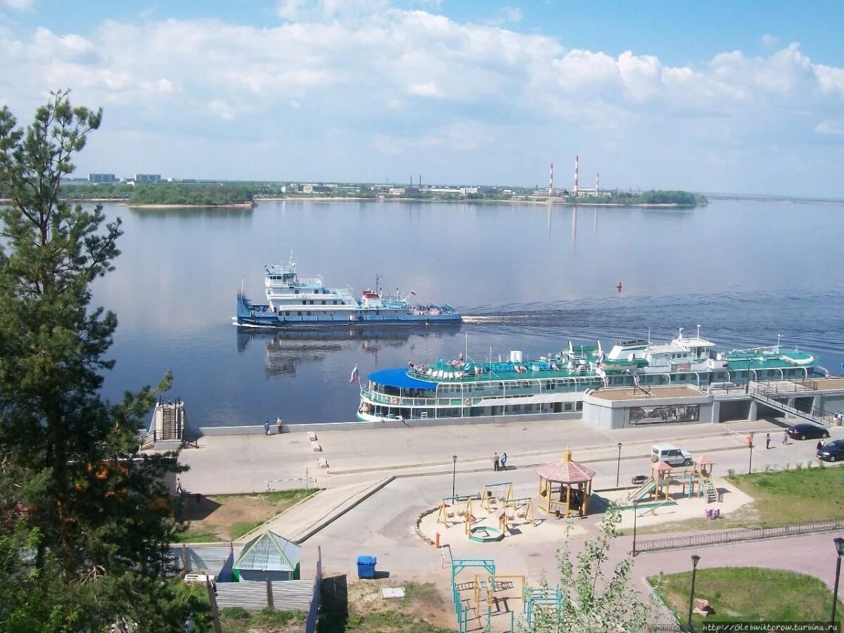 Город порт на волге. Городец река Волга. Городец набережная. Набережная в Городце Нижегородской области. Александровская набережная Городец.