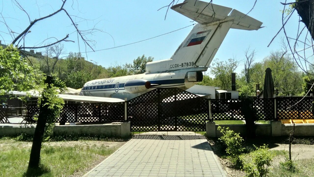 Буревестник волгоград. Кафе самолёт як40 Волгограда. Кафе самолет Красноармейский район. Кафе самолет Волгоград Красноармейский. Ресторан самолет Волгоград Красноармейский район.