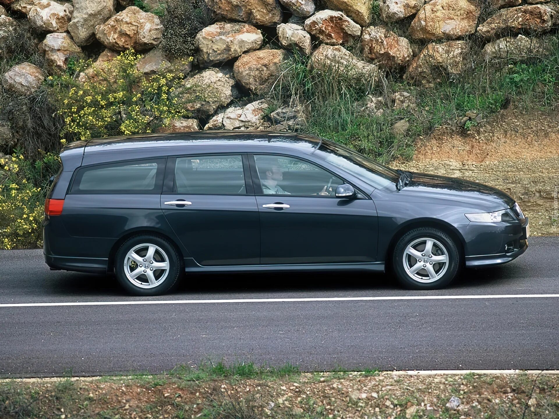 Astra j sports tourer. Рюкзак traveler серый. Опель инсигния универсал 2021. Subaru legacy b3. Touring 2.