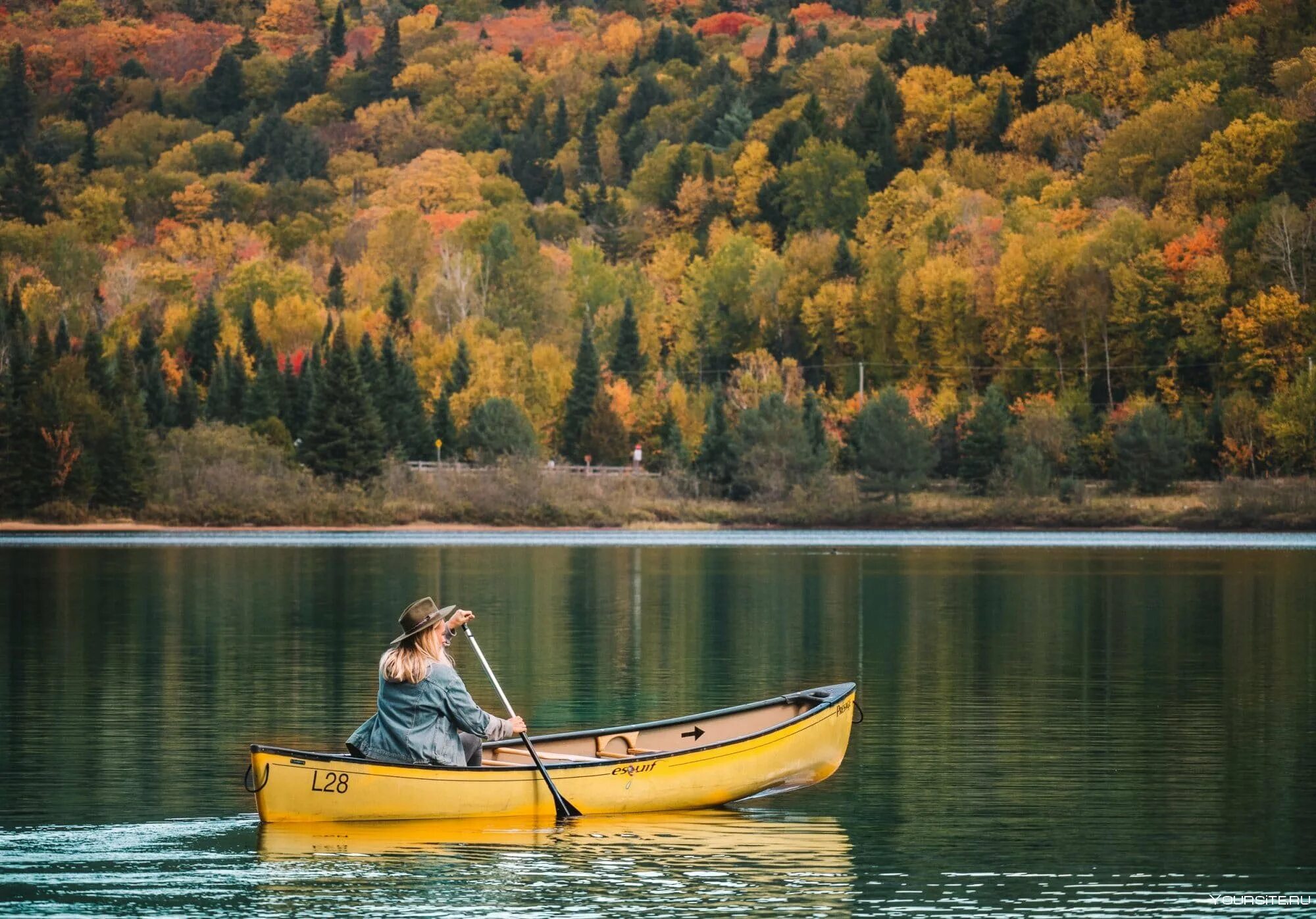 Музыка на яхте. Лодка для путешествий по рекам. Лодка бествей 1000 воягер. Travel boat. Blue horizon мальдивы.