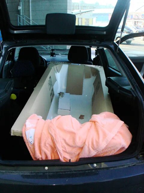 поместится ли ванна 170 в машину. гранта холодильник. влезет ли ванна 170 в skoda rapid. влезет ли ванна. перевезти ванну.